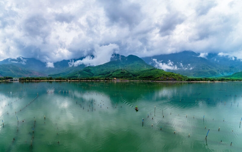 Bãi biển Lăng Cô