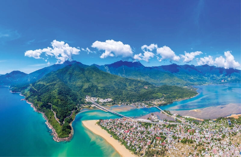 Bãi biển Lăng Cô