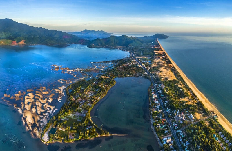 Bãi biển Lăng Cô