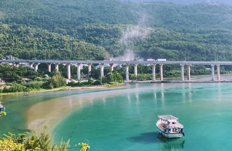 Bãi biển Lăng Cô