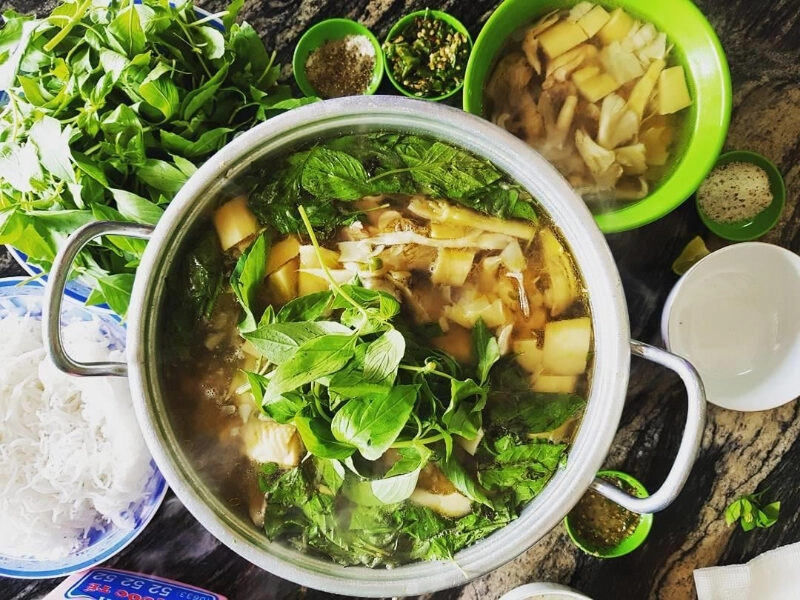 cách nấu lẩu gà lá é