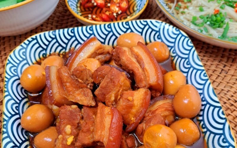 Cách nấu thịt kho trứng