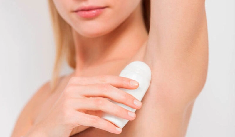 cách tẩy vết ố vàng trên áo trắng