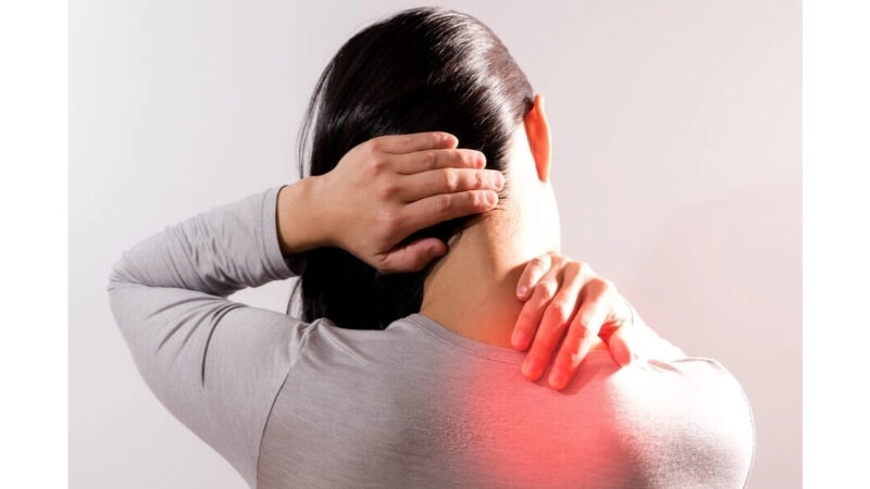 Mẹo dân gian chữa đau vai gáy