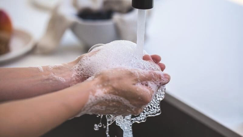 Mẹo lấy dằm ra khỏi tay